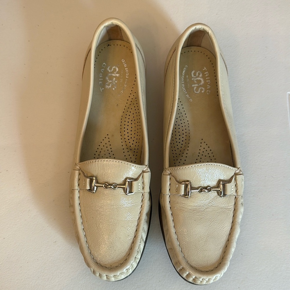 SAS tripad comfort foot bed bone color loafers size 7.5